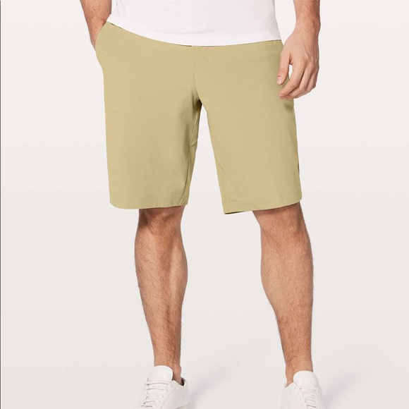 Lululemon Mens Commision Shorts Sz 32 NWT Sand Khaki